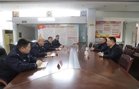 賴(lài)海標(biāo)到柳州市巡邏警察支隊(duì)柳北大隊(duì)座談交流