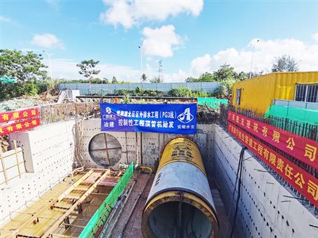 冶建第三分公司?？谑许?xiàng)目重95噸超徑頂管機(jī)精準(zhǔn)定位